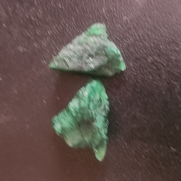 Pair of Green Raw Emerald Stones Great for Collecting and Jewelry Making - Picture 2 of 2